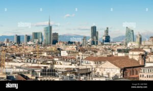 veduta panoramica di milano con skyline urbano