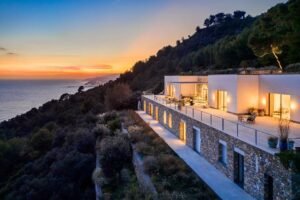 villa elegante con vista sul mare ligure