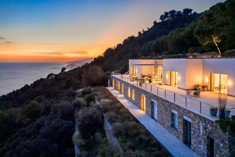 villa elegante con vista sul mare ligure