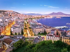 vista panoramica di napoli con il lungomare