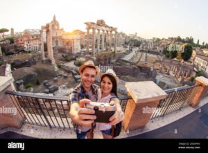 vista panoramica di roma con giovani professionisti al lavoro
