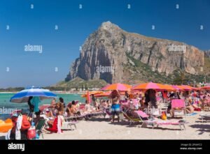 Che Cos’è e Come Funziona il Via Vai a San Vito 10 vista panoramica di san vito con gente in movimento