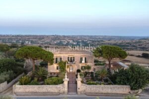 vista panoramica di una villa storica italiana
