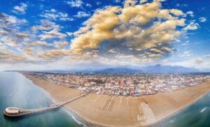 vista panoramica spiaggia lido di camaiore mare